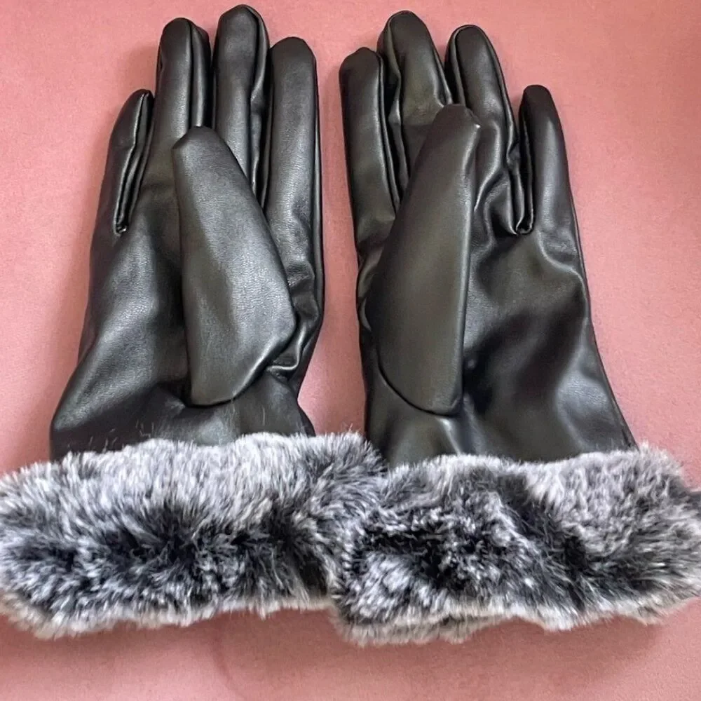 Women's Black and Grey Gloves